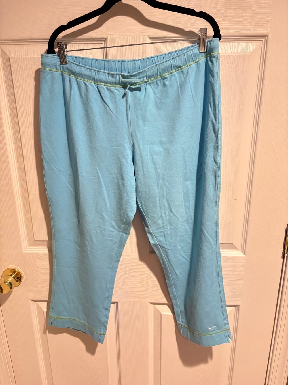Nike Girls Light Blue Capri Sweatpants with Contrast Stitching